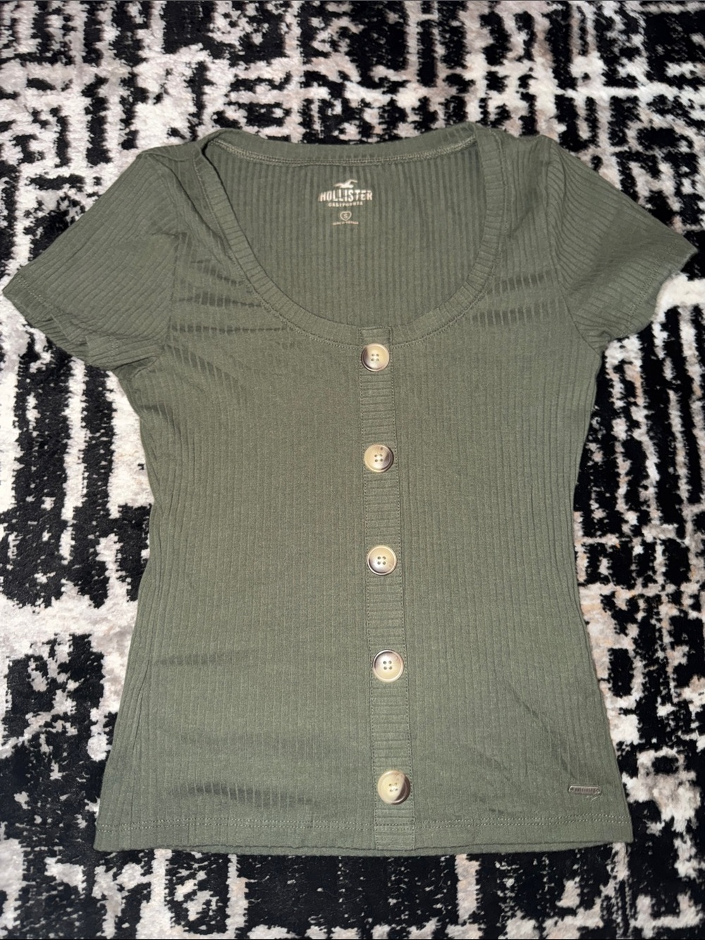 Hollister Olive Green Ribbed Button-Front Scoop Neck Top